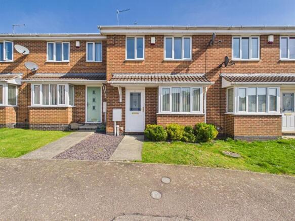 3 bed property, in Stratfield Way, £200,000