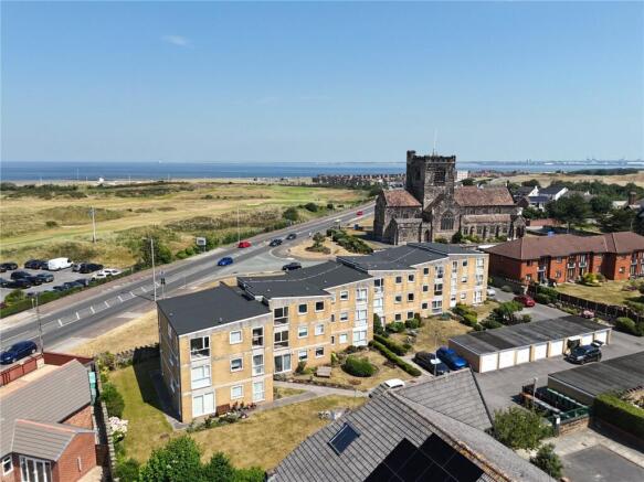 2 bed property, in Newport Avenue, £170,000