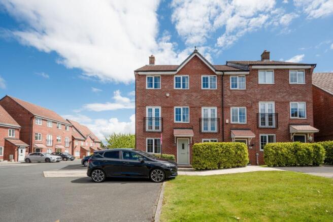 3 bed property, in Mulberry Close, £250,000