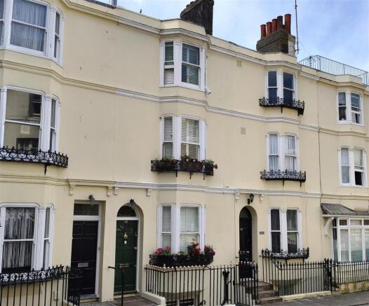 5 bed property, in Regency Square, £790,000