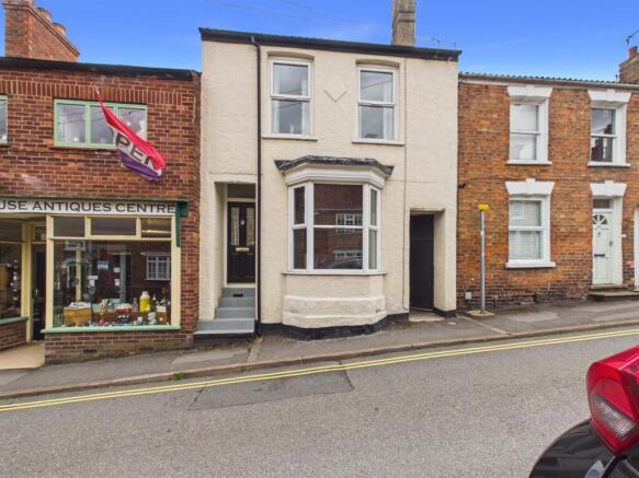 3 bed property, in Aswell Street, £175,000