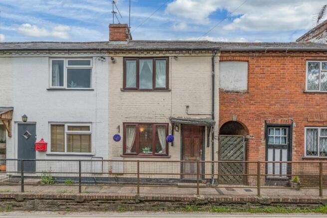2 bed property, in Alcester Road, £200,000