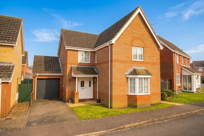 4 bed property, in Cranes Meadow, £330,000