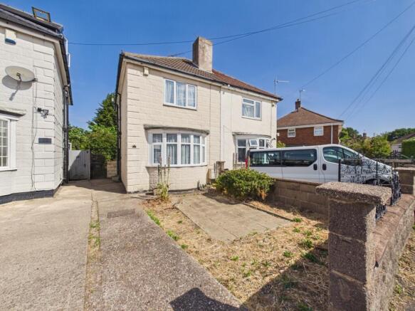 3 bed property, in Lang Road, £155,000