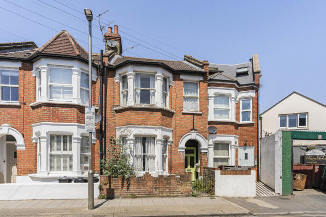 3 bed property, in Thorndean Street, £825,000