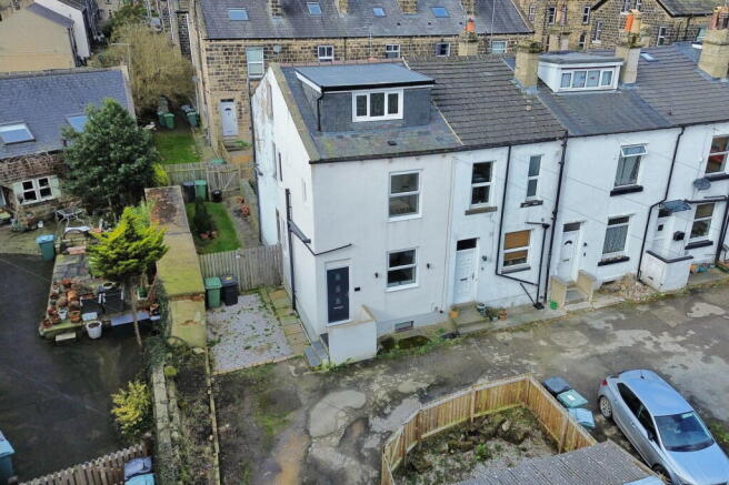2 bed property, in Wells Terrace, £200,000