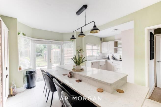 3 bed property, in Croft Road, £325,000