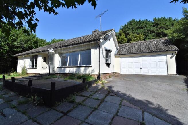 2 bed property, in Duton Hill, £475,000