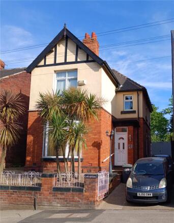 3 bed property, in Hough Lane, £200,000