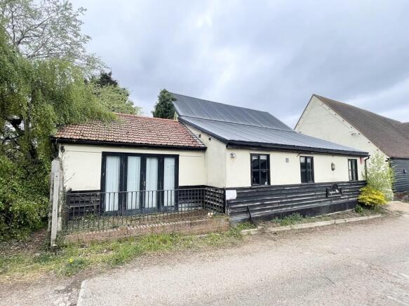 8 bed property, in Bardfield Centre, £500,000