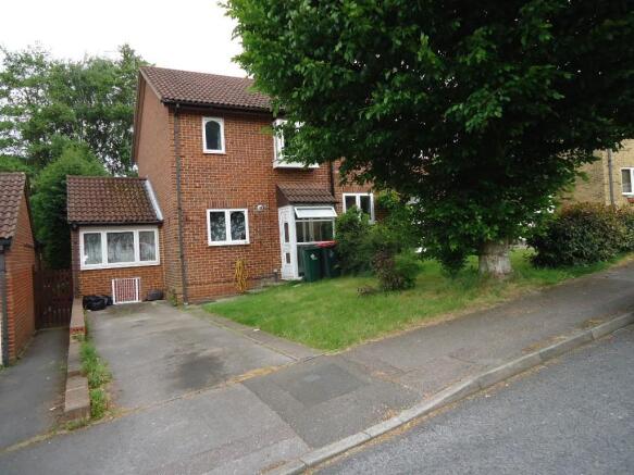 2 bed property, in Wye Close, £325,000