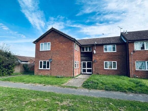 1 bed property, in Meadow Close, £50,000