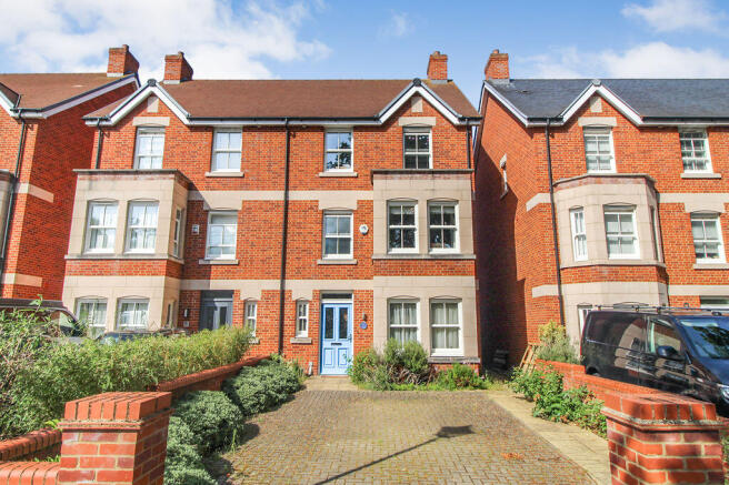 4 bed property, in Lansdowne Road, £575,000