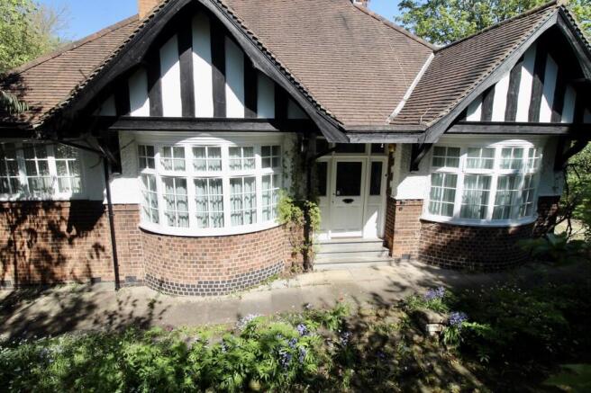 5 bed property, in Loughborough Road, £495,000