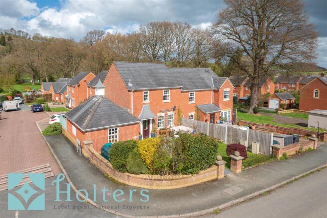 3 bed property, in Rowan Court, £250,000