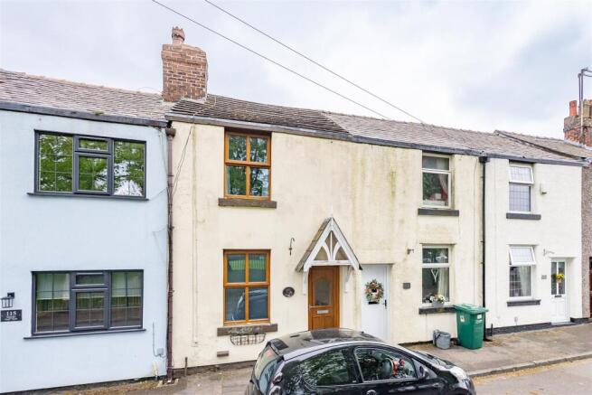 2 bed property, in Bournes Row, £150,000