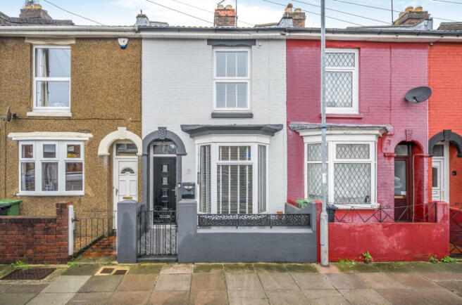 2 bed property, in Drayton Road, £230,000