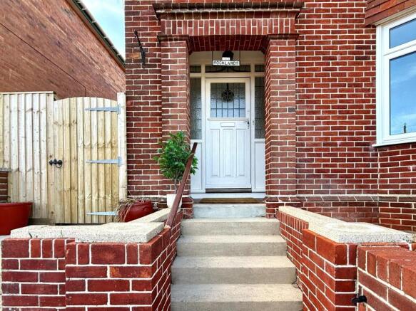 3 bed property, in Medina Avenue, £385,000