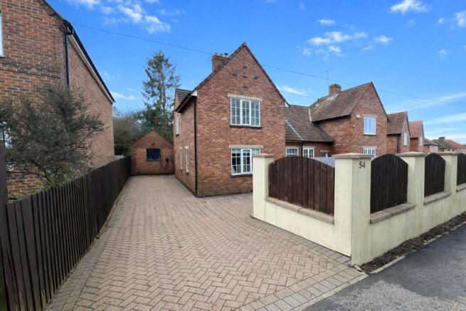 4 bed property, in London Road, £425,000