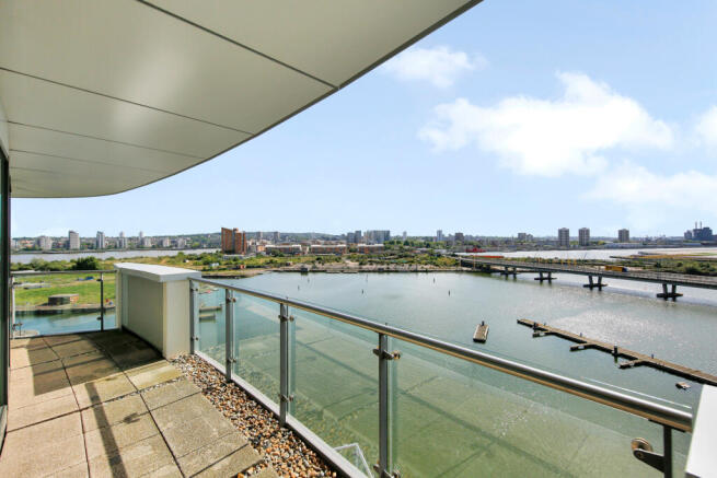 3 bed property, in Albert Basin Way, £435,000