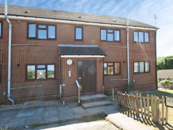 1 bed property, in Moreton Road North, £180,000