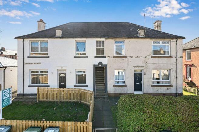 2 bed property, in 23/2 Stenhouse Avenue, £180,000