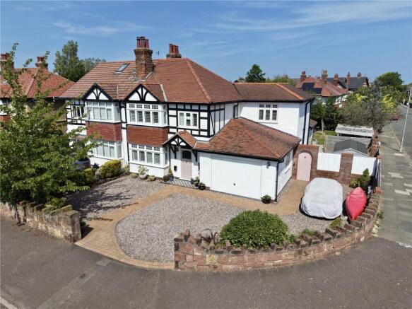 5 bed property, in Sandy Lane, £850,000