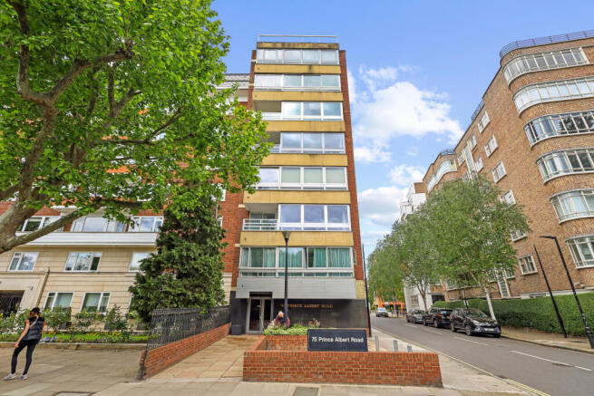 2 bed property, in Prince Albert Road, £790,000