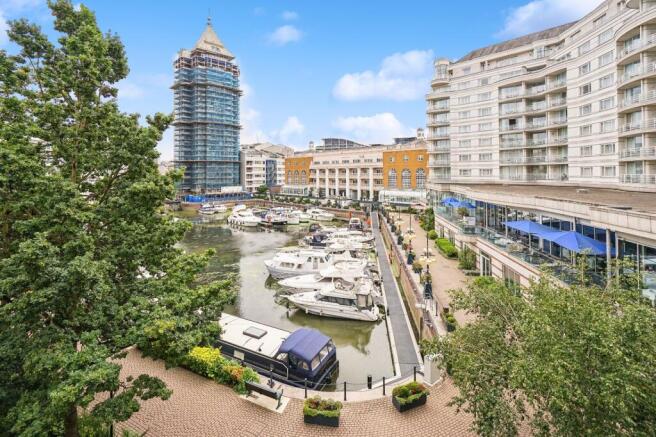 3 bed property, in Carlyle Court, £1,395,000
