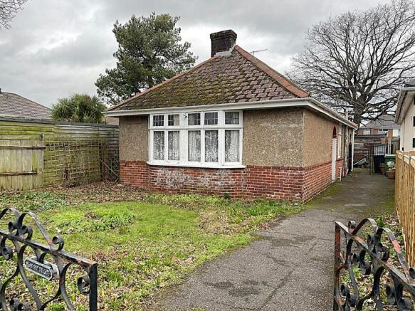 3 bed property, in Middle Road, £285,000