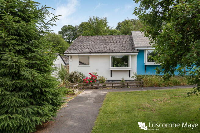 2 bed property, in Punchards Down, £250,000