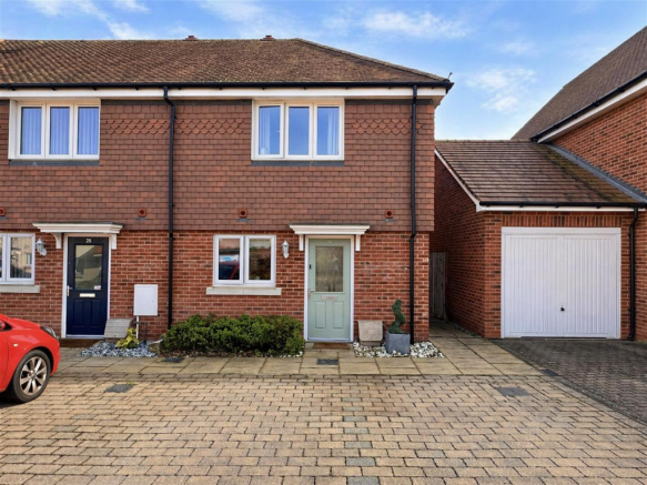 2 bed property, in Crab Apple Drive, £325,000