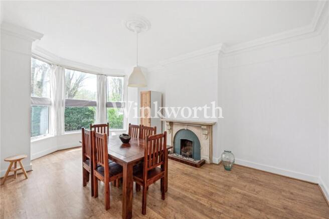 1 bed property, in Green Lanes, £420,000