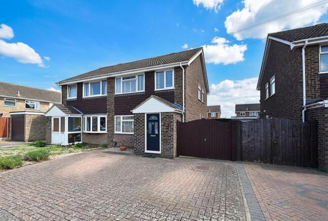 3 bed property, in Kym Road, £365,000