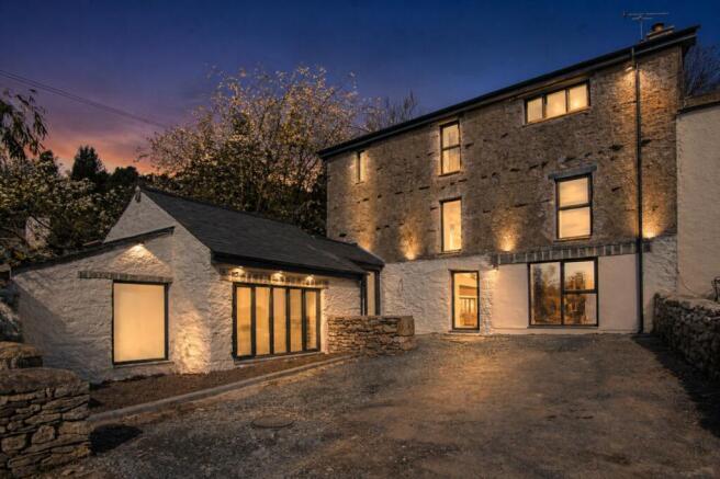 4 bed property, in Brocka Barn, £775,000