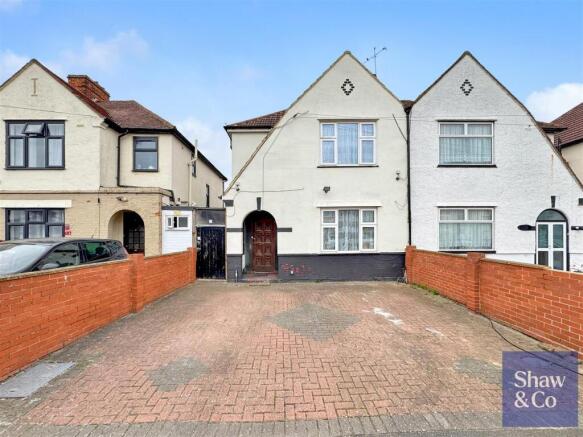 3 bed property, in Chatsworth Crescent, £635,000