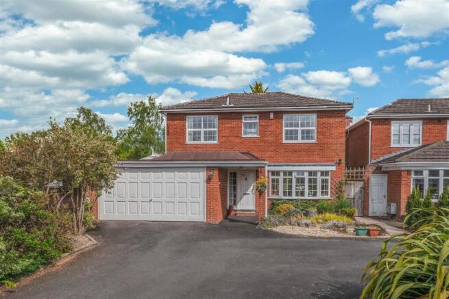 4 bed property, in Shutt Lane, £650,000