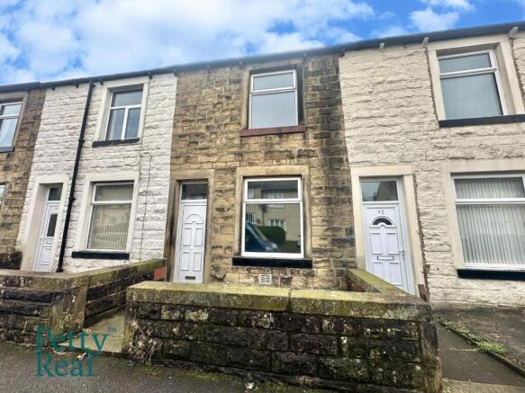 2 bed property, in Cleveland Street, £60,000