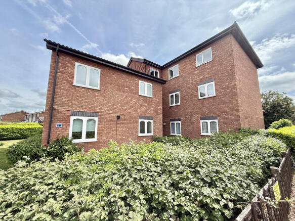1 bed property, in Andrew Road, £125,000