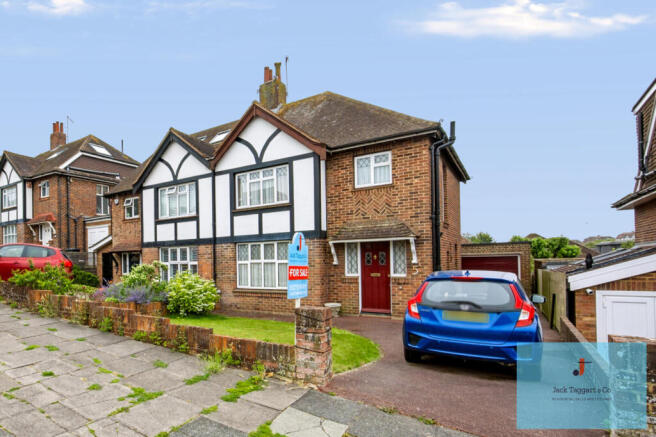3 bed property, in Queen Victoria Avenue, £635,000