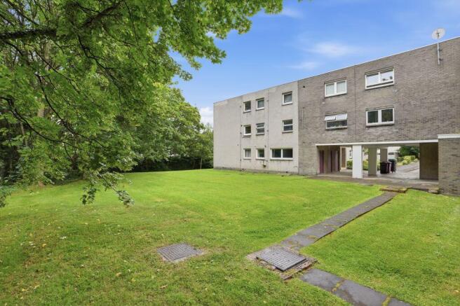 2 bed property, in 76/11 Mortonhall Park Crescent, £159,000