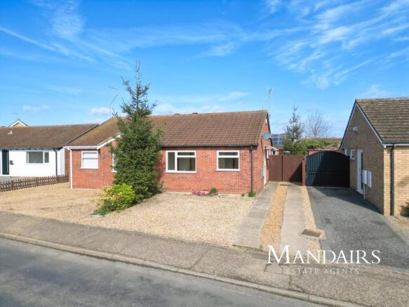 2 bed property, in Coneygree Road, £220,000