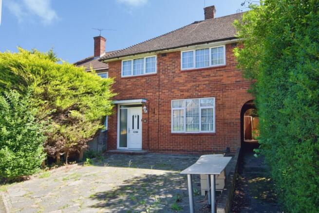 3 bed property, in Balmoral Drive, £460,000