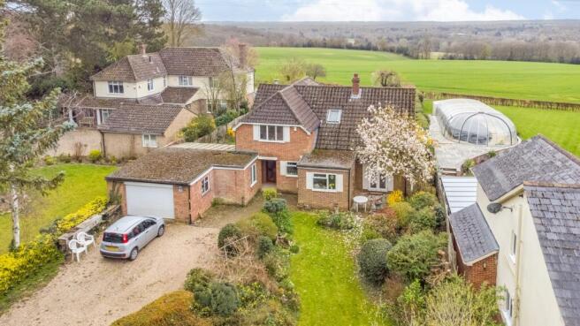 4 bed property, in New Road, £1,250,000