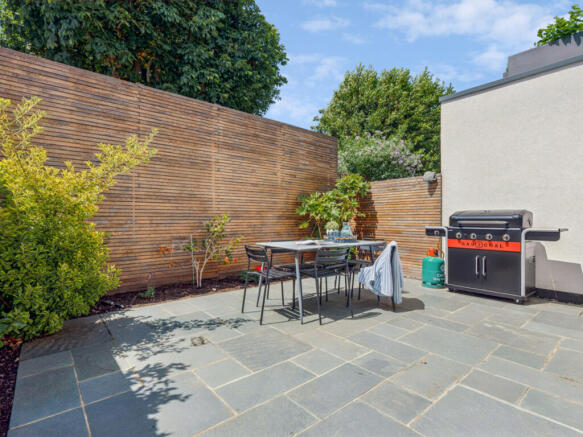 2 bed property, in Edgeley Road, £550,000