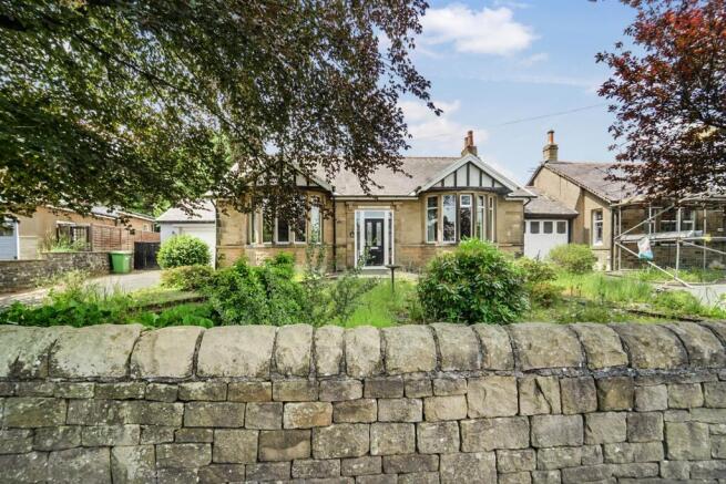 2 bed property, in Colne Road, £325,000