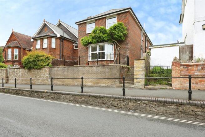 4 bed property, in St. Johns Road, £407,500