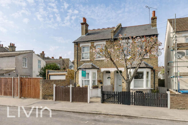 3 bed property, in Rymer Road, £415,000