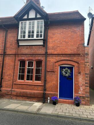 2 bed property, in Commonhall Street, £375,000