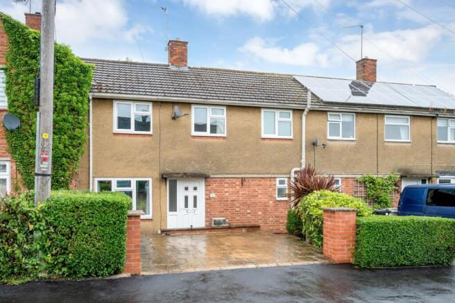 3 bed property, in Willow Crescent, £220,000